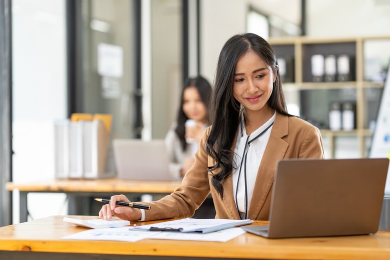 asian-businesswomen-work-using-laptops-and-tablets-2026-01-08-02-25-54-utc