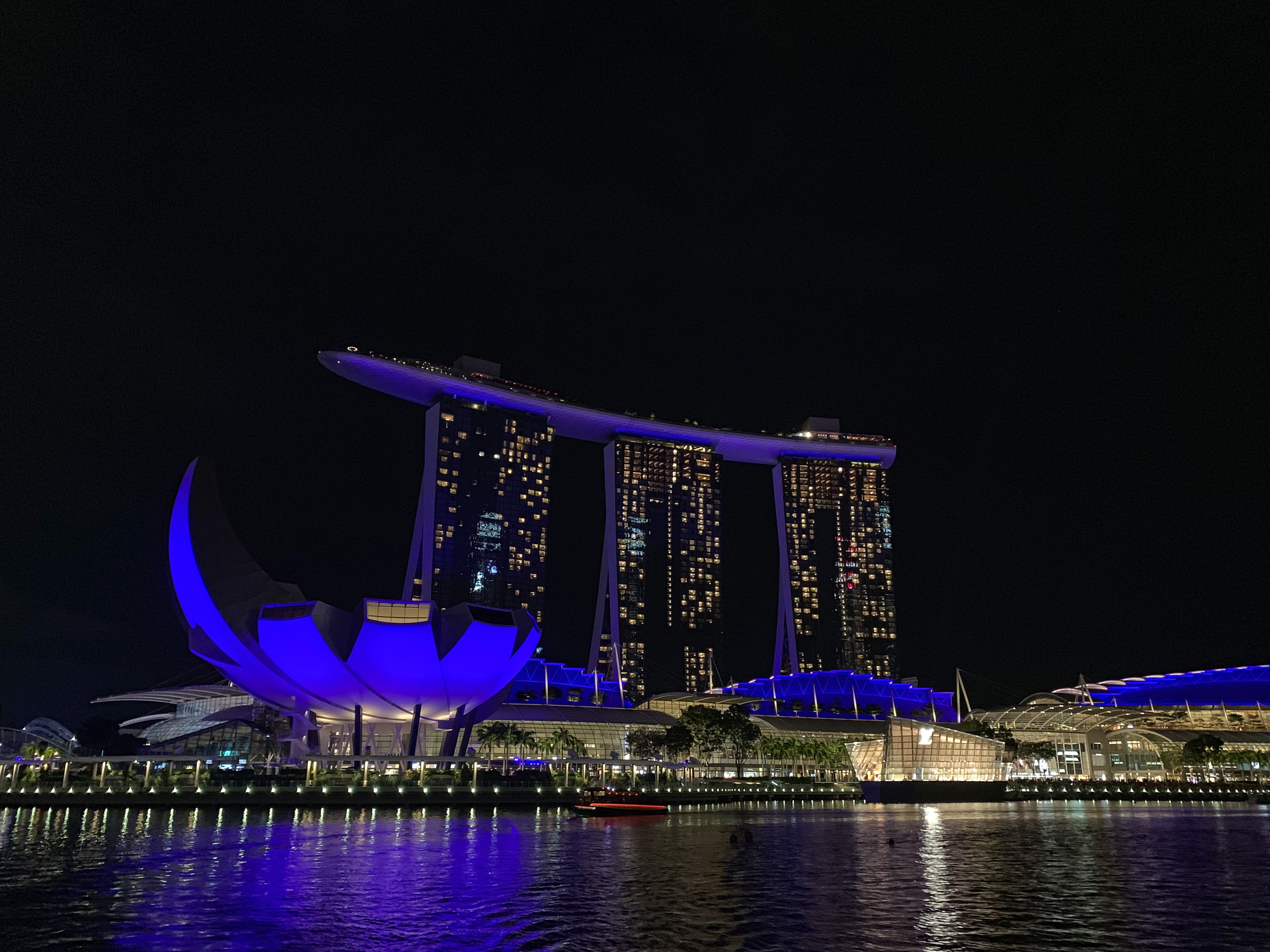 marina-bay-sands-hotel-in-singapore-at-night-2026-03-13-01-56-02-utc