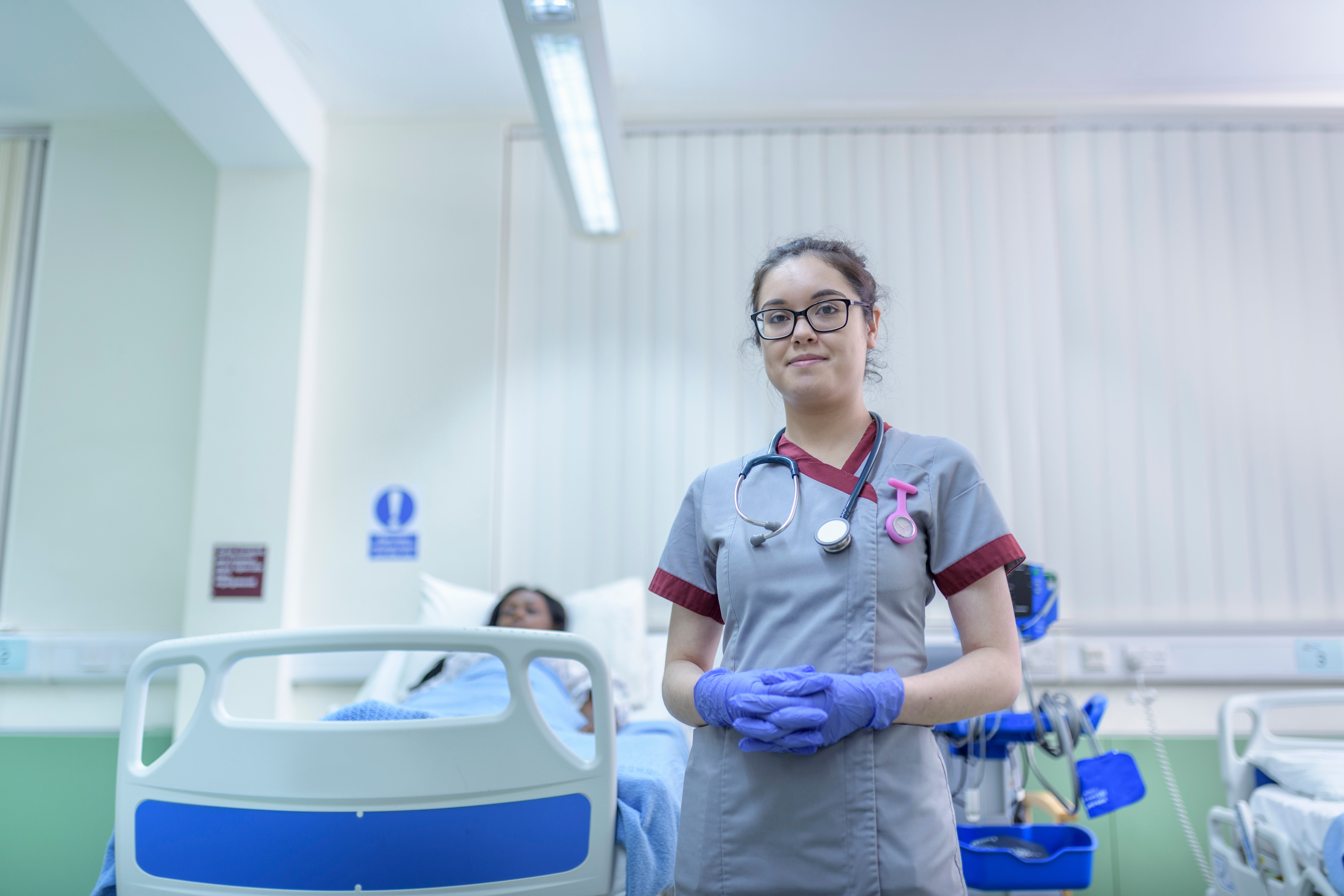 portrait-of-smiling-nurse-on-hospital-ward-2026-01-09-09-07-33-utc