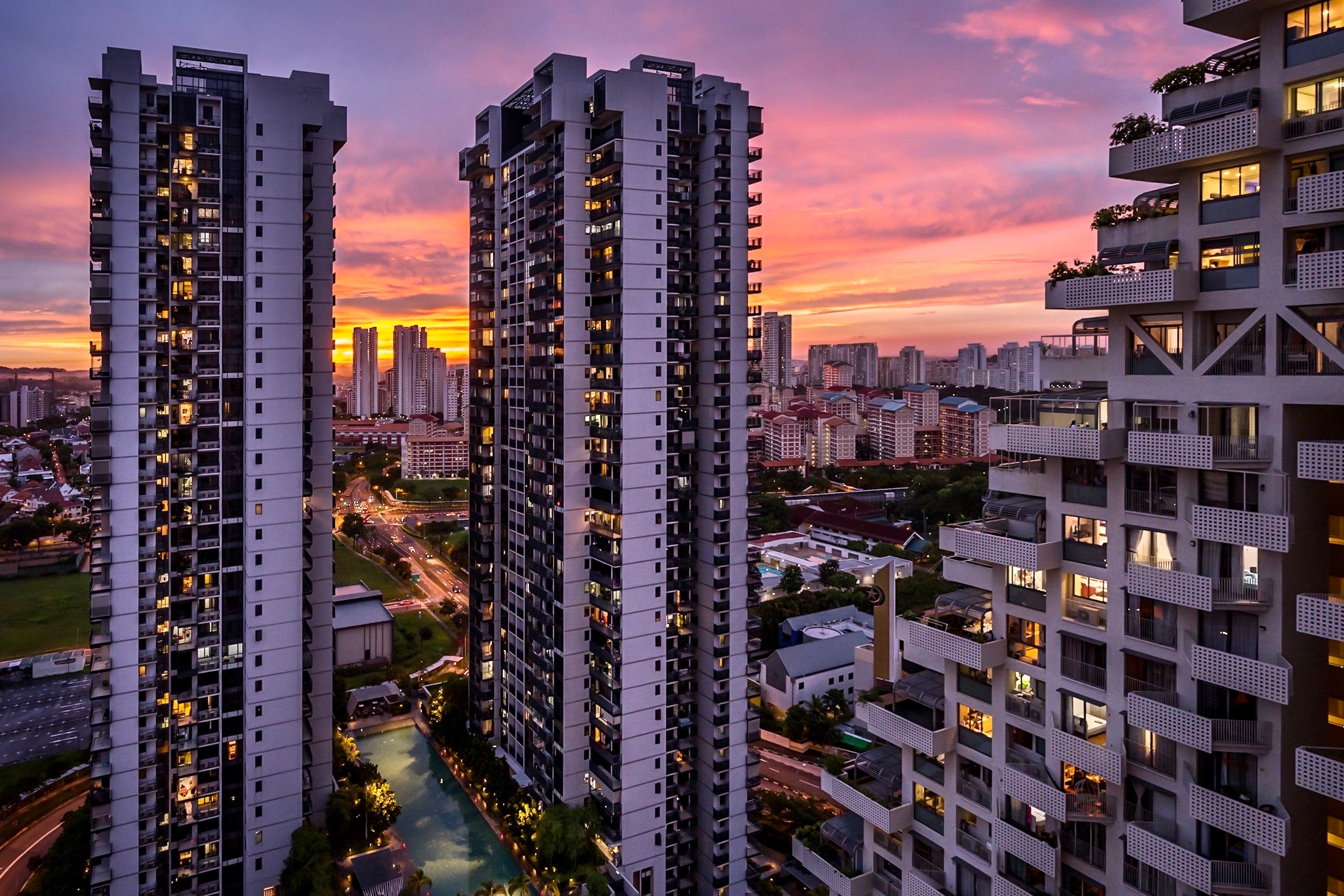 sunset-glows-in-singapore-2026-03-13-05-25-00-utc